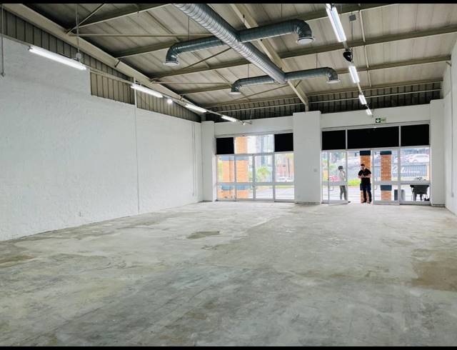 300M² RETAIL TO LET IN FOURWAYS